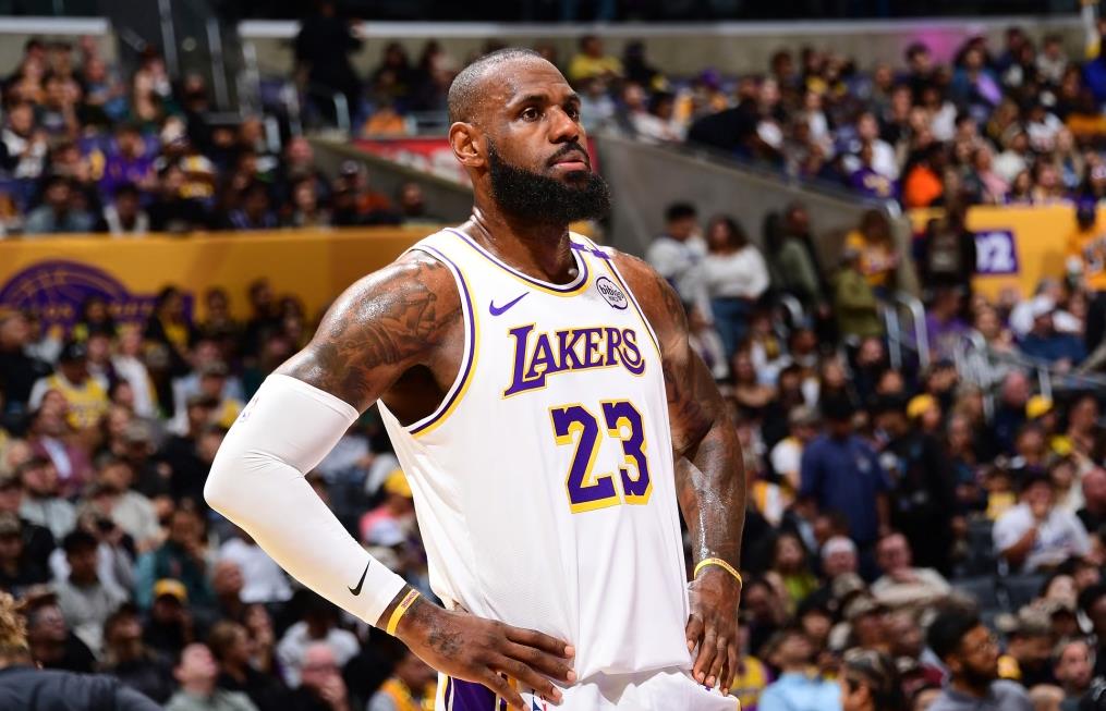 PG-包含詹姆斯连续十二场比赛得分超过势不可挡，拜仁挑战极限！的词条